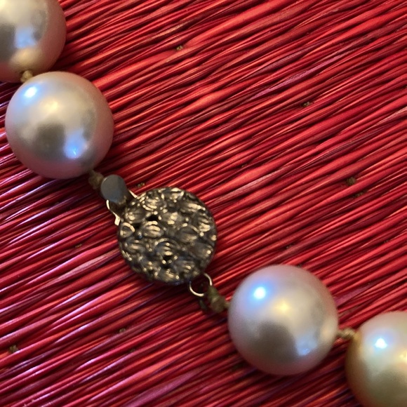 Vintage Faux Pearl Necklace - Picture 4 of 7